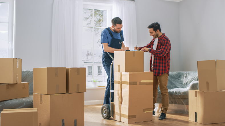 is it customary to tip movers